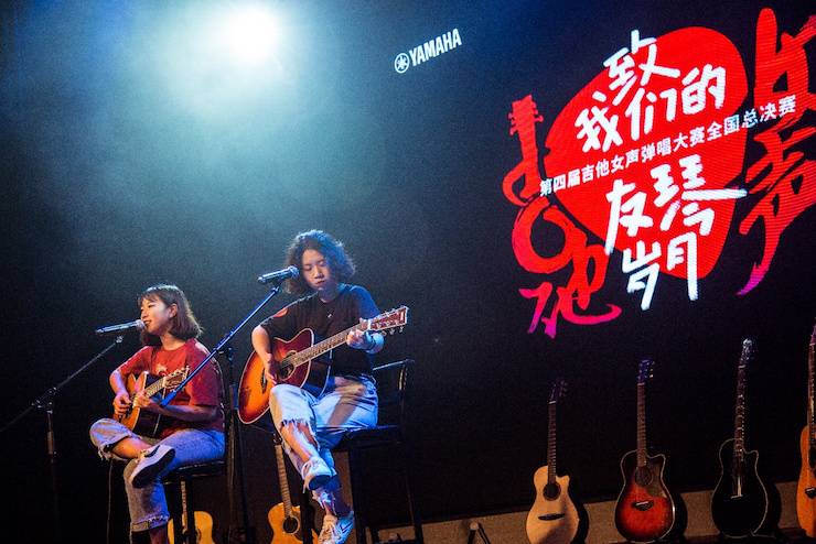 第四届“FH至尊吉他女声弹唱大赛”总冠军出炉<br />温格夺冠，董冬冬担任评委