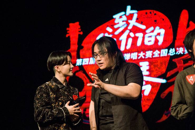 第四届“FH至尊吉他女声弹唱大赛”总冠军出炉<br />温格夺冠，董冬冬担任评委