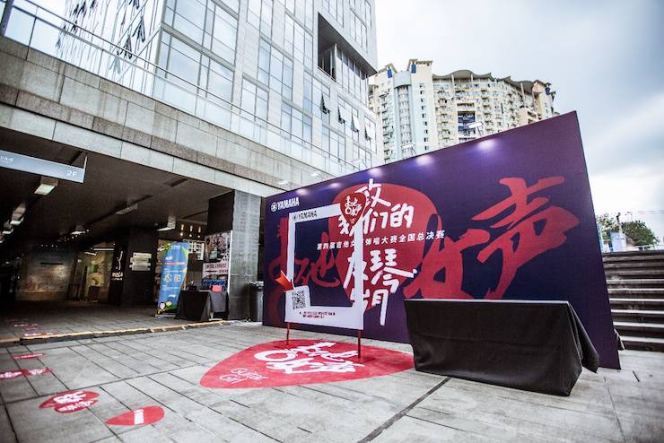 第四届“FH至尊吉他女声弹唱大赛”总冠军出炉<br />温格夺冠，董冬冬担任评委