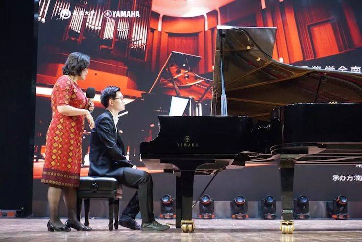 张芳、冯子祥钢琴音乐会