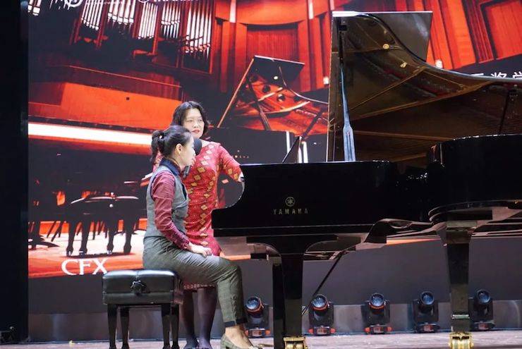 张芳、冯子祥钢琴音乐会