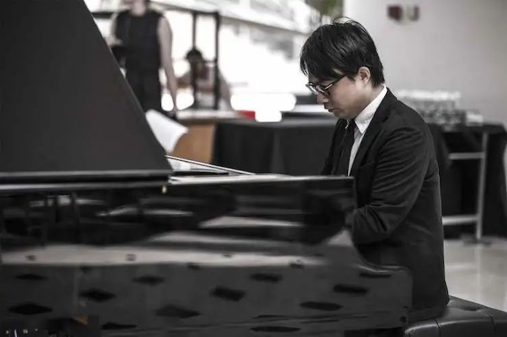 宋思衡的“宅抗疫” | 挑战主播、筹集口罩、闭关作曲，这位取消了20场演出的钢琴家原来这么忙！